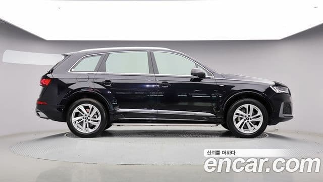 Audi Q7 2021 — ფოტო 17/20