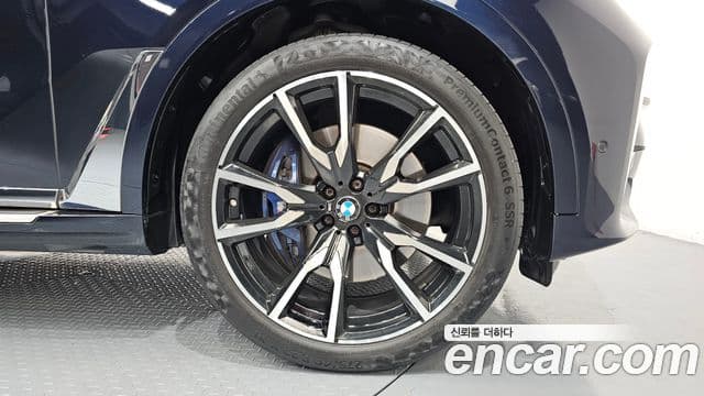 BMW X7 2021 — Photo 8/20
