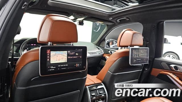 BMW X7 2021 — Photo 15/20