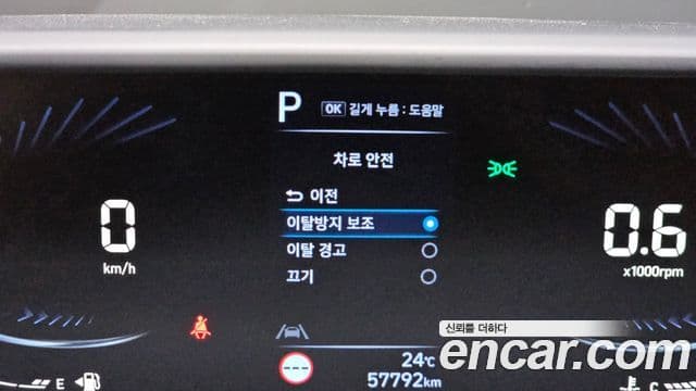Hyundai Staria 2022 — Photo 8/35