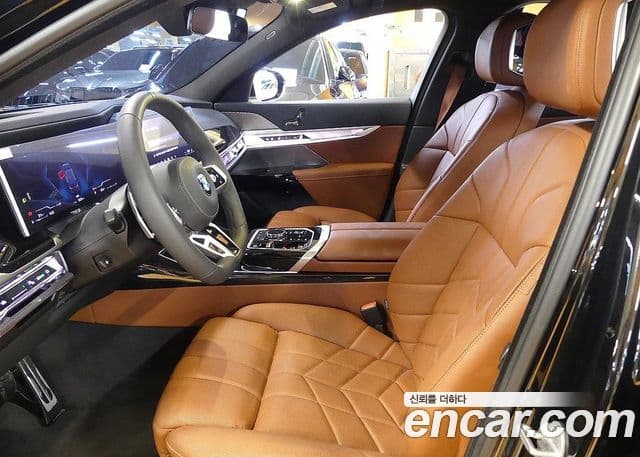 BMW 7 Series 2025 — ფოტო 8/20