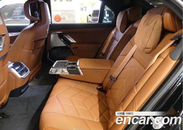 BMW 7 Series 2025 — ფოტო 17/20