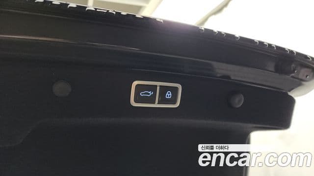 Hyundai Grandeur Hybrid 2023 — Photo 9/33