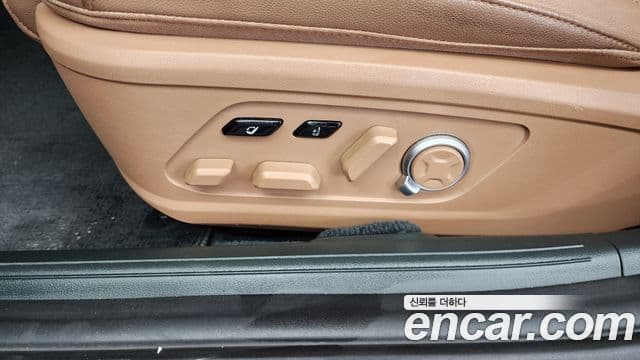 Hyundai Grandeur Hybrid 2023 — Photo 11/33