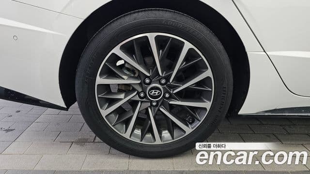 Hyundai Sonata 2020 — ფოტო 5/20