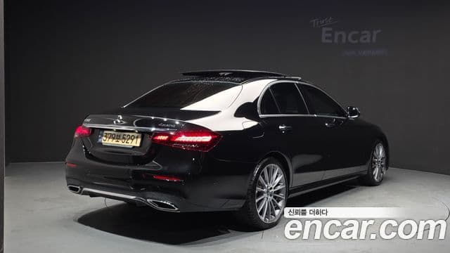 Mercedes-Benz E-Class 2022 — ფოტო 2/20
