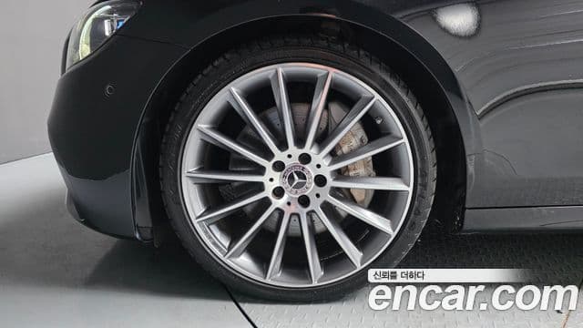 Mercedes-Benz E-Class 2022 — фото 5 из 20
