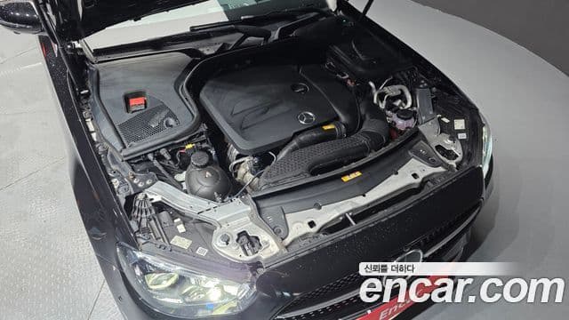 Mercedes-Benz E-Class 2022 — ფოტო 6/20