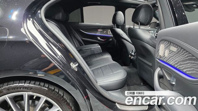 Mercedes-Benz E-Class 2022 — ფოტო 11/20