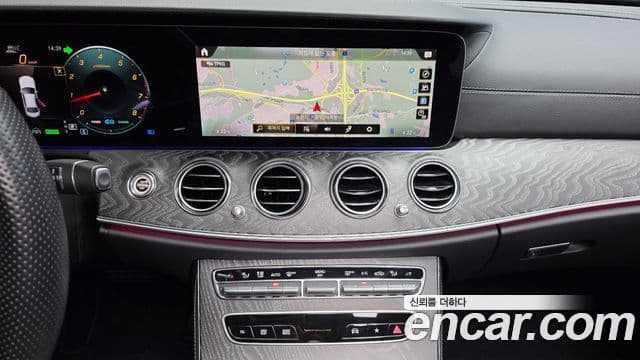 Mercedes-Benz E-Class 2022 — ფოტო 13/20