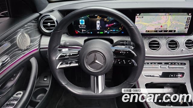 Mercedes-Benz E-Class 2022 — ფოტო 14/20
