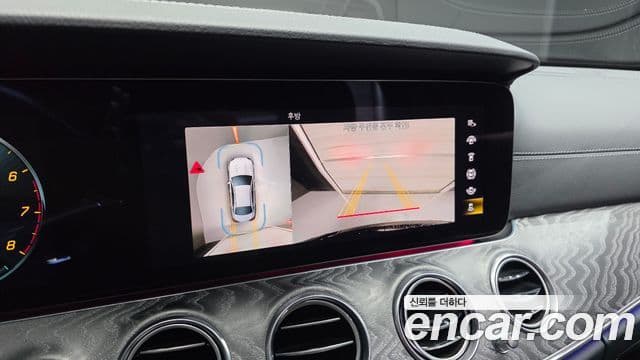 Mercedes-Benz E-Class 2022 — ფოტო 15/20