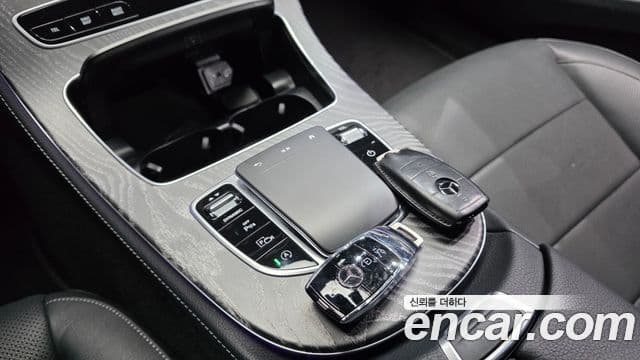 Mercedes-Benz E-Class 2022 — ფოტო 19/20