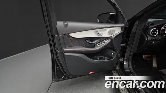Mercedes-Benz GLC-Class 2021 — Photo 27/38