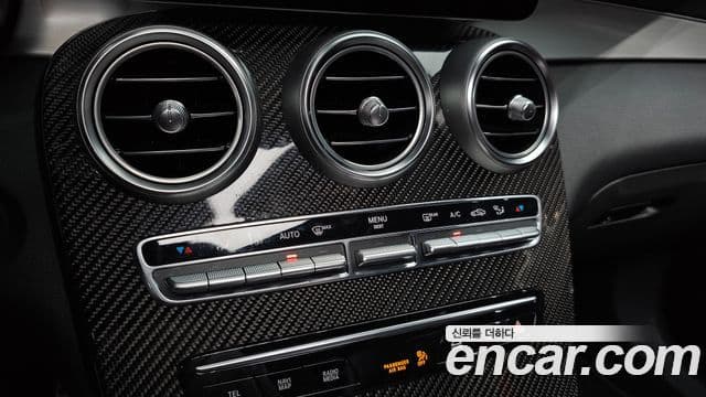 Mercedes-Benz GLC-Class 2021 — Photo 33/38