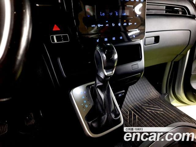 Hyundai Staria 2022 — Şəkil 8/20