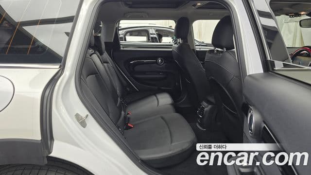 Mini Cooper Clubman 2023 — Фото 11/20