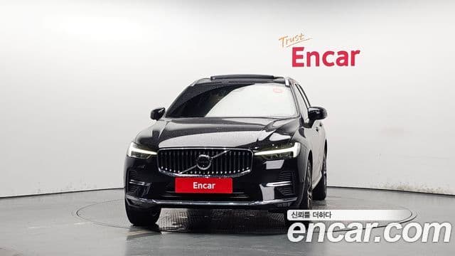 Volvo XC60 2022 — ფოტო 3/20
