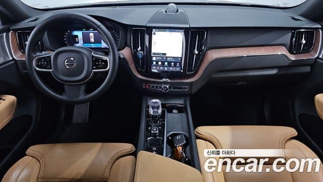 Volvo XC60 2022 — ფოტო 7/20