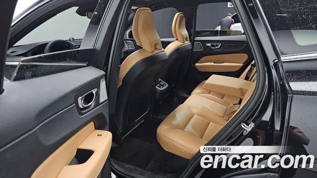 Volvo XC60 2022 — ფოტო 12/20