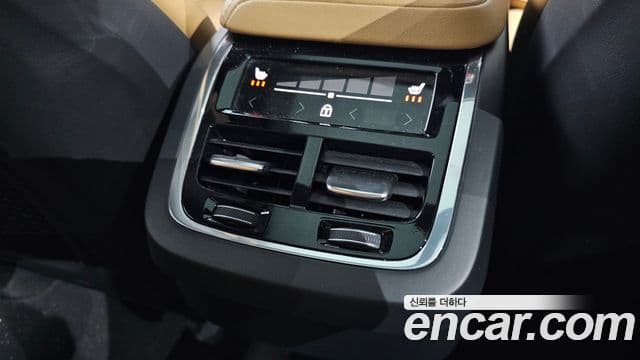 Volvo XC60 2022 — Photo 35/37