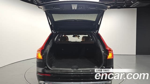 Volvo XC60 2022 — Photo 33/37