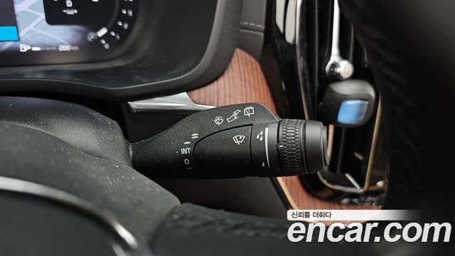 Volvo XC60 2022 — Photo 14/37