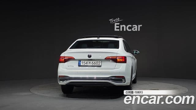 Volkswagen Jetta 2022 — ფოტო 4/20
