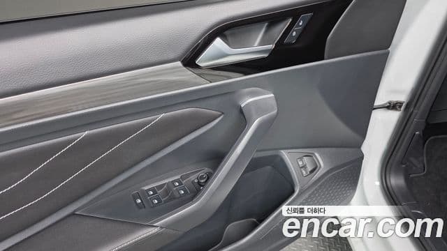 Volkswagen Jetta 2022 — ფოტო 13/20