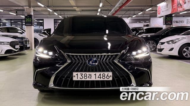 Lexus ES300h 2022 — Photo 10/20