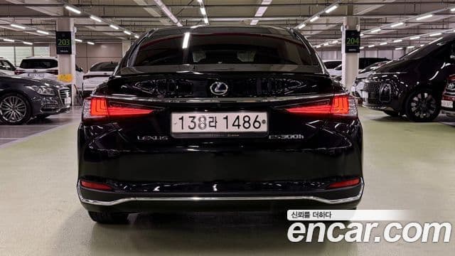 Lexus ES300h 2022 — Photo 16/20
