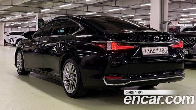 Lexus ES300h 2022 — Photo 18/20