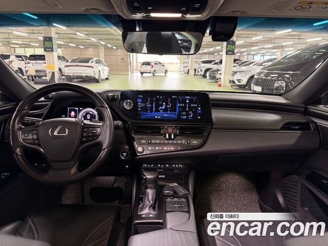 Lexus ES300h 2022 — Photo 11/20