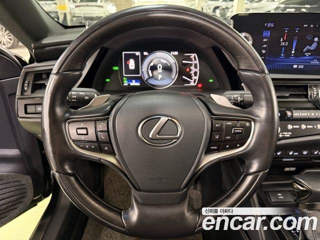 Lexus ES300h 2022 — Photo 20/20