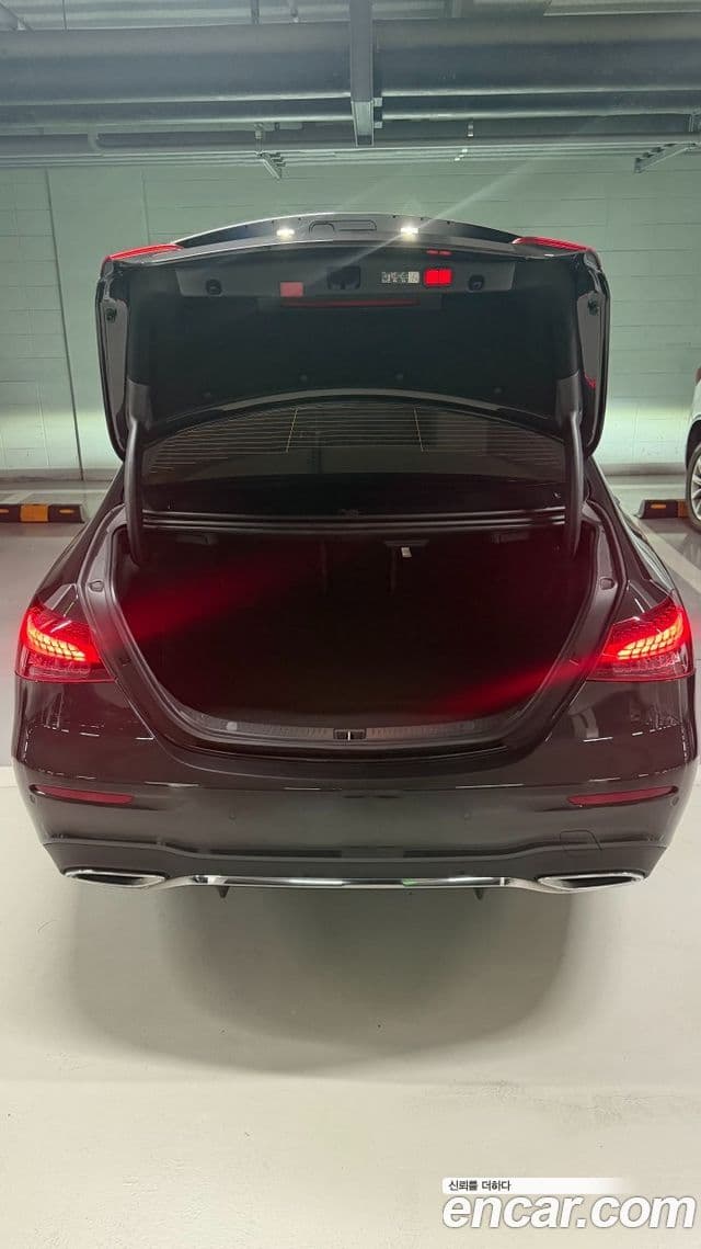 Mercedes-Benz E-Class 2022 — ფოტო 5/18