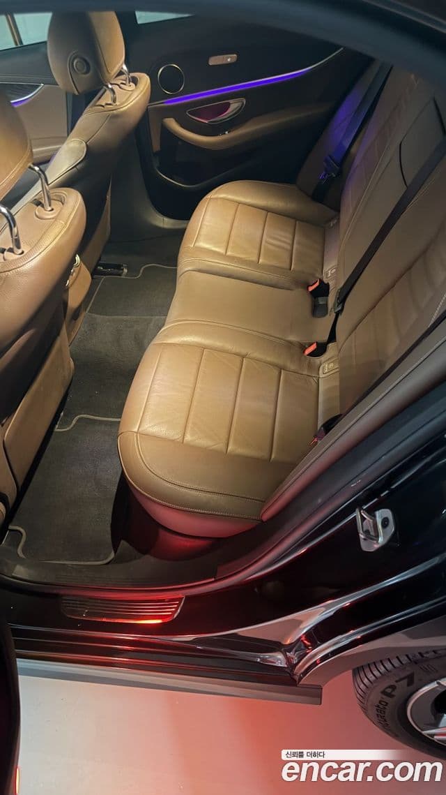 Mercedes-Benz E-Class 2022 — ფოტო 10/18