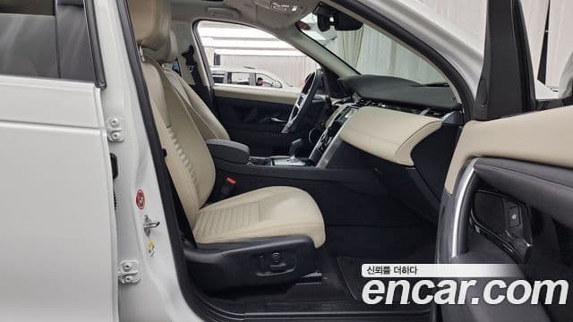Land Rover Discovery Sport 2023 — ფოტო 11/20