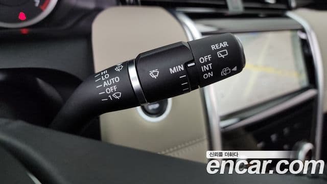 Land Rover Discovery Sport 2023 — Photo 19/33