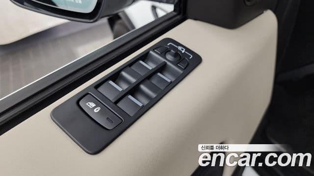 Land Rover Discovery Sport 2023 — Photo 18/33