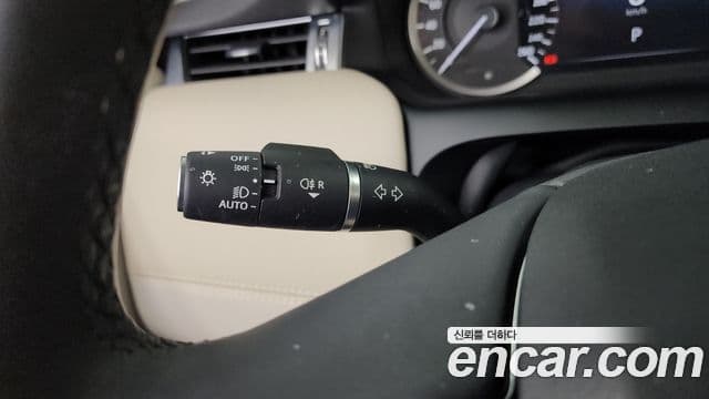 Land Rover Discovery Sport 2023 — Photo 21/33