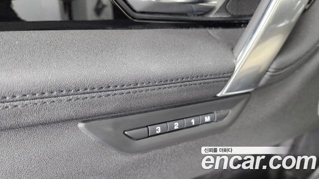 Land Rover Discovery Sport 2023 — Photo 3/33