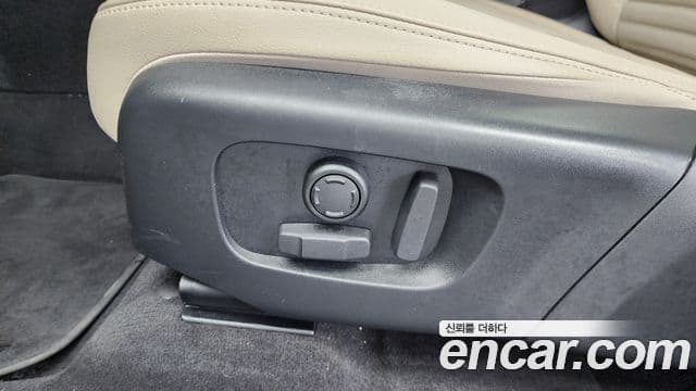 Land Rover Discovery Sport 2023 — Photo 16/33