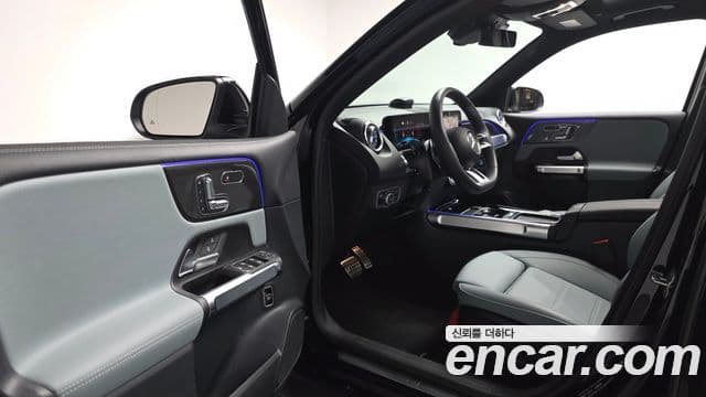 Mercedes-Benz GLB-Class 2025 — ფოტო 31/33