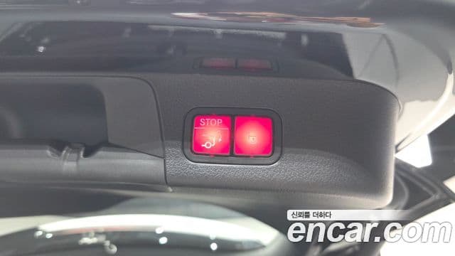 Mercedes-Benz GLB-Class 2025 — ფოტო 4/33