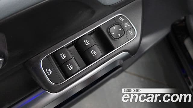 Mercedes-Benz GLB-Class 2025 — ფოტო 28/33