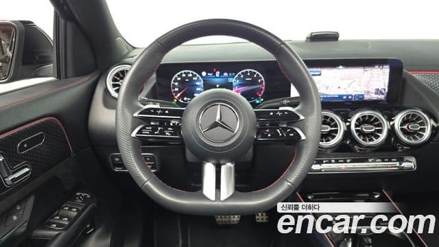 Mercedes-Benz GLA-Class 2025 — ფოტო 13/20