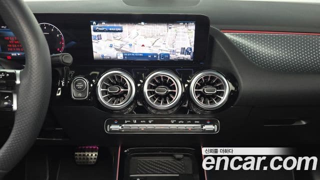 Mercedes-Benz GLA-Class 2025 — ფოტო 14/20