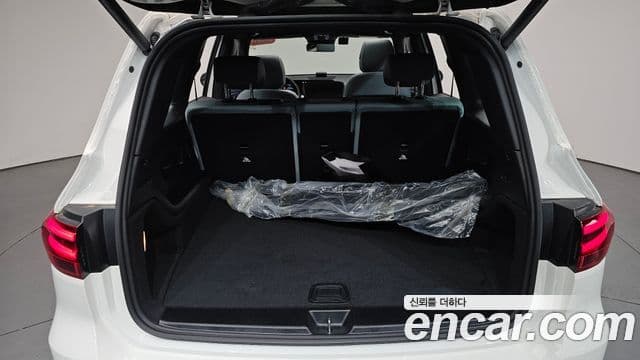 Mercedes-Benz GLB-Class 2025 — фото 20 из 20