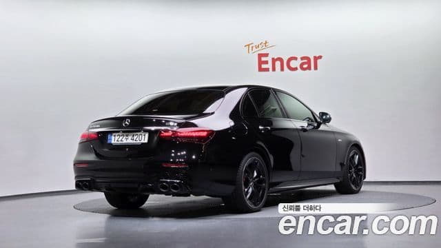 Mercedes-Benz E-Class 2022 — ფოტო 2/20