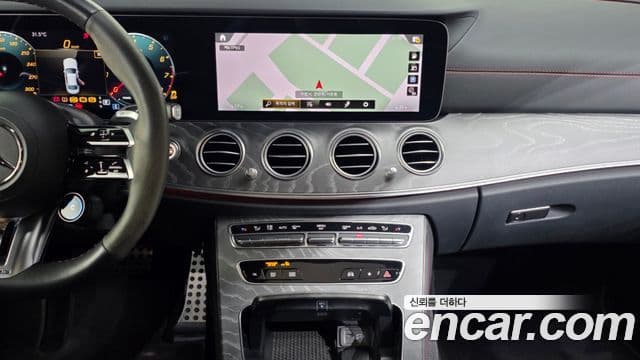 Mercedes-Benz E-Class 2022 — ფოტო 14/20